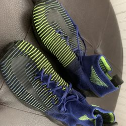 Nike - Sock Style Basketball Shoes- 10 Men 