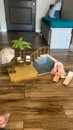 Rainbow high pool party set Rainbow high pool party set