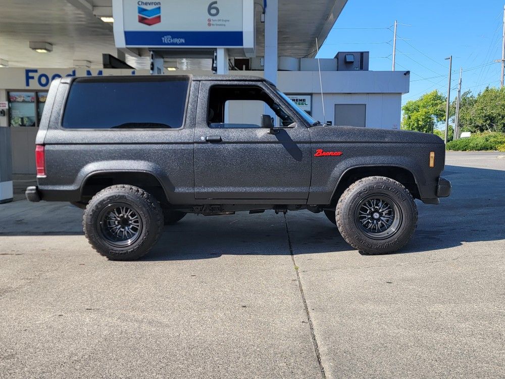 4.0 Swap Bronco With Full Sport Trac Interior
