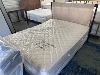 Queen bed w/ firm mattress
