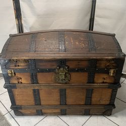 Vintage  Trunk