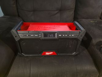 Milwaukee Jobsite Bluetooth Radio Speaker