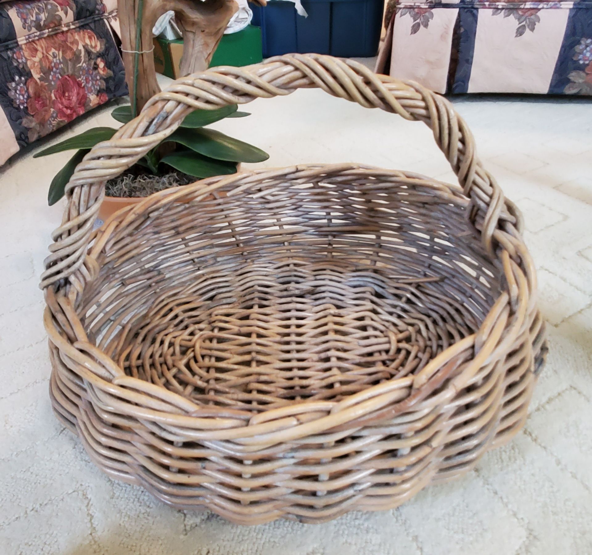 Beautiful extra large basket