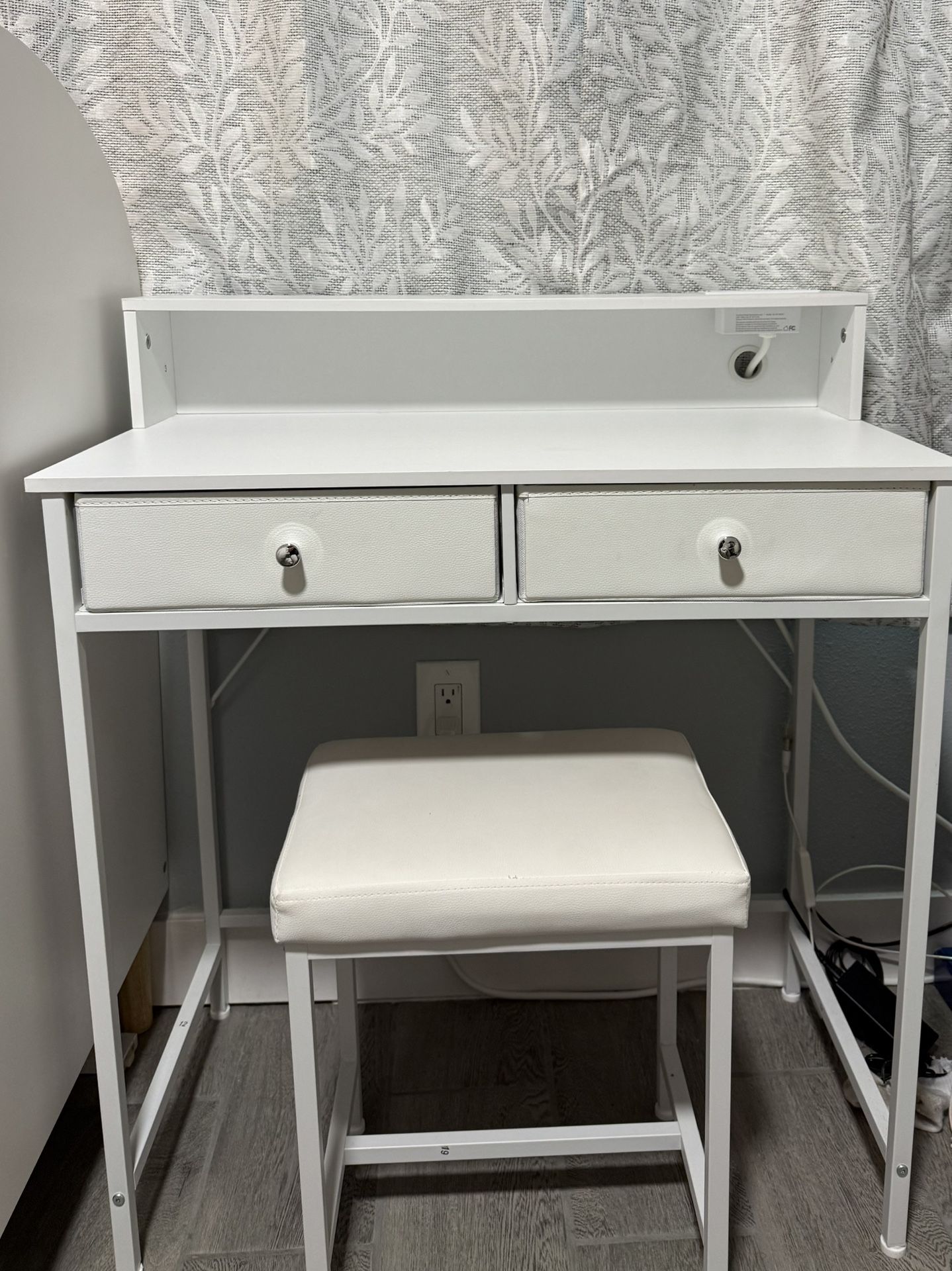 Desk & Chair