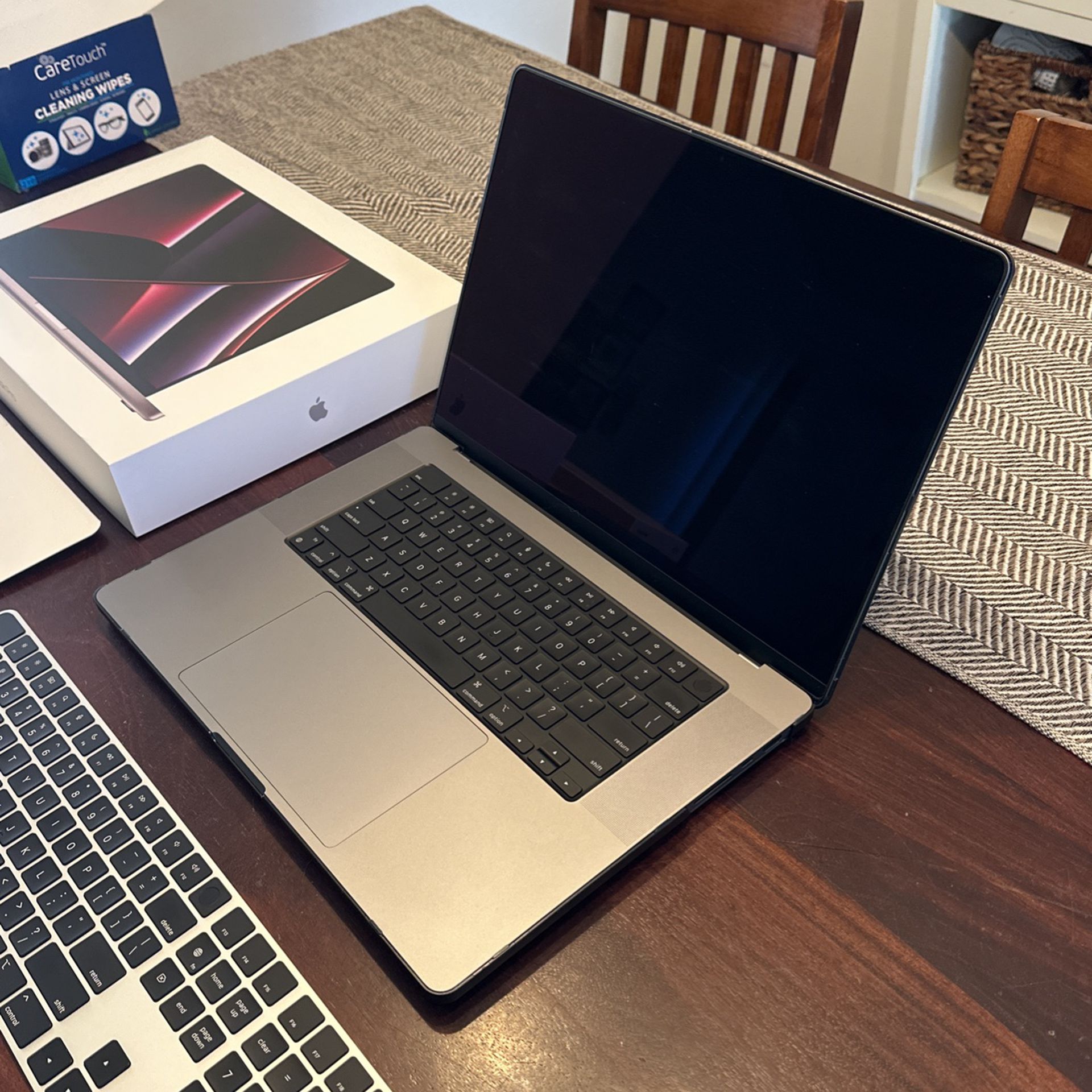 MacBook Pro 16”, 1TB 2023 M2 Pro w/Magic Mouse & Keyboard