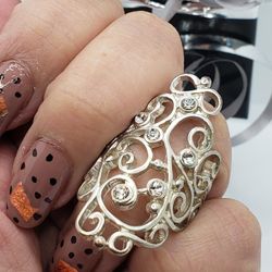 Gorgeous FELIGREE Vintage Ring , Sz7,5 crystal stones, Stretch Ring to a bigger size. Beautiful statement piece,#850
