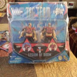 BRAND NEW 1997 WWF TAG TEAM BONE CRUNCHING ACTION ANIMAL AND HAWK WRESTLEING FIGUREINE