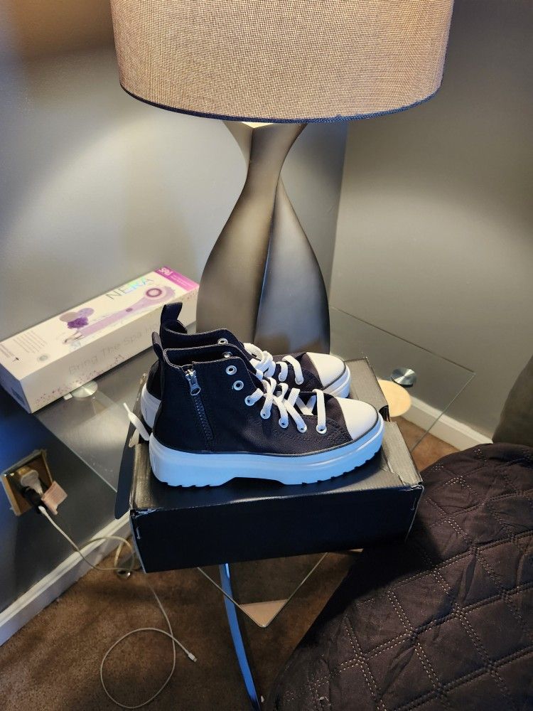 Converse Size 4