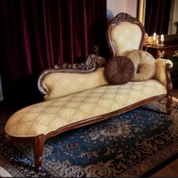 Victorian Antique Chase In Excellent Condition 