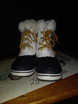 Rain Boot I Never Been Used  Size 9 