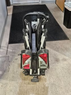 Saris door county hitch rack with electric lift