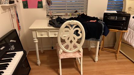 Disney Princess white Vanity Desk with Hutch and Chair