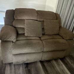 Reclining loveseat