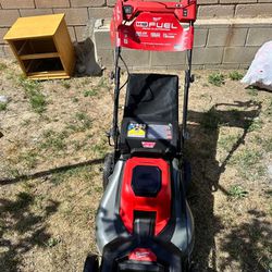 Milwaukee
M18 FUEL Brushless Cordless 21 in. Walk Behind Dual Battery Self-Propelled Mower (Tool-Only) no batería 🔋 no cargador