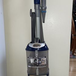 Shark Navigator Lift-Away Deluxe Vacuum