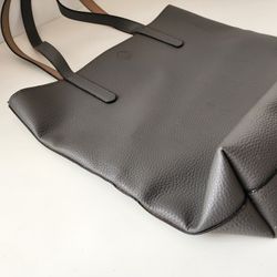 Grey shoulder bag magnetic close