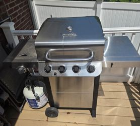 GAS Barbecue Grill - 4 Burners
