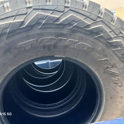 37x13.50R17 Toyo Rt Tires 75% Tread (4)