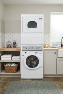 SPEED QUEEN COMMERCIAL QUALITY WASHER DRYER GAS STACKABLE FREE DELIVERY