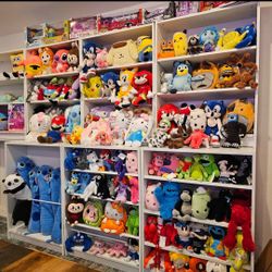 Huge 1,000+ Piece Toy & Plush Inventory | $10k+ Value | $4.80/unit | Manifest Ready