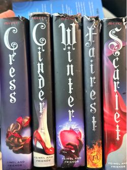 The Lunar Chronicles Boxed Set: Cinder, Scarlet, Cress, Fairest, Winter
