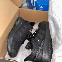 NEW kids Adidas Size 5