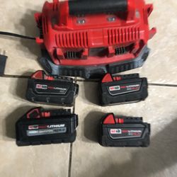Milwaukee 6 Pack Charger+ 4 Of Bateries