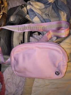 Lululemon Everywhere belt bag 1L