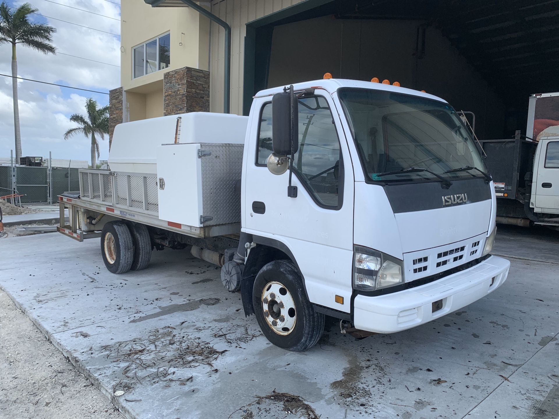 2007 Isuzu NPR Spray Truck