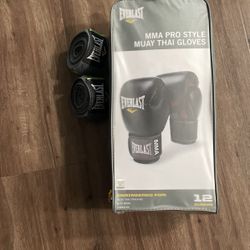  12 Ounce Everlast Boxing Gloves And Wraps 