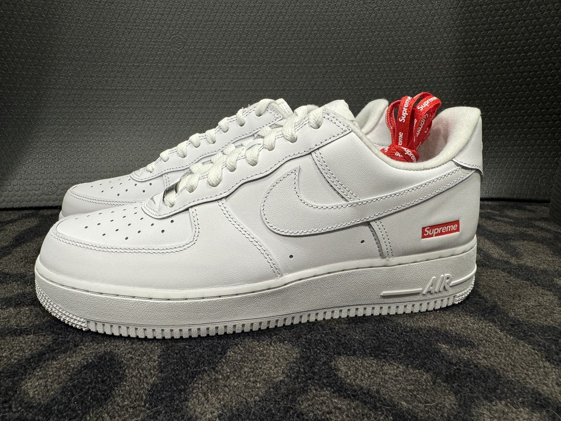 Supreme X Nike Air Force 1 Low