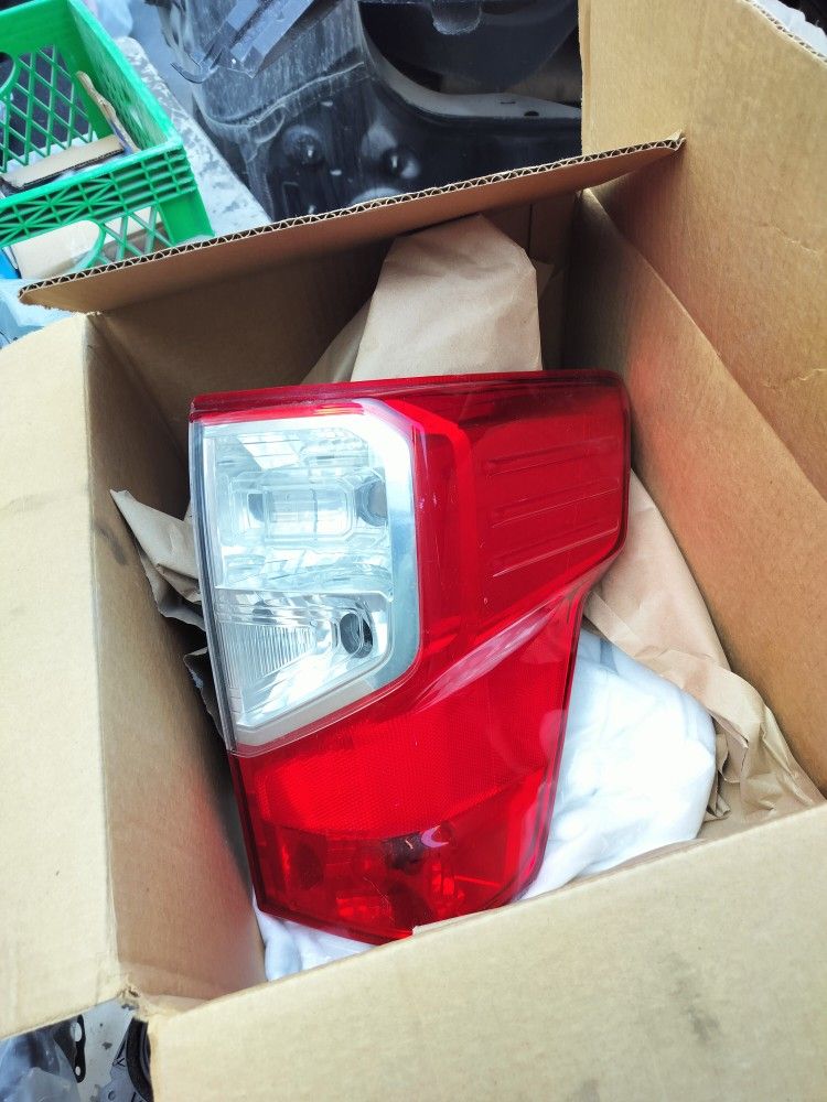 Tailight Right Side Nissan Titan