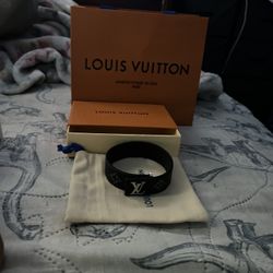 Black Lv Braclet