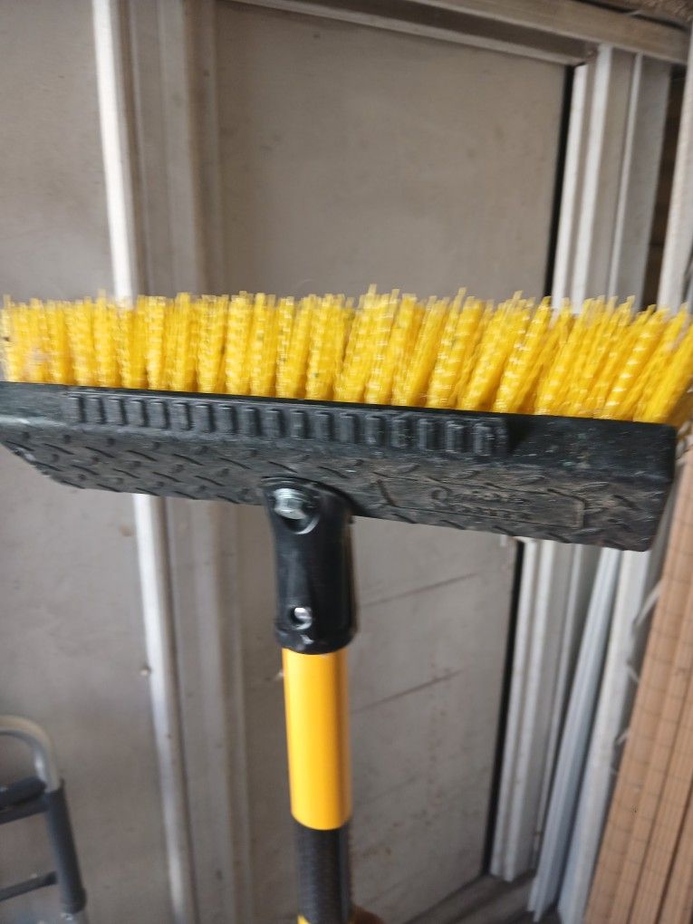 Deck Scrub/ Escoba