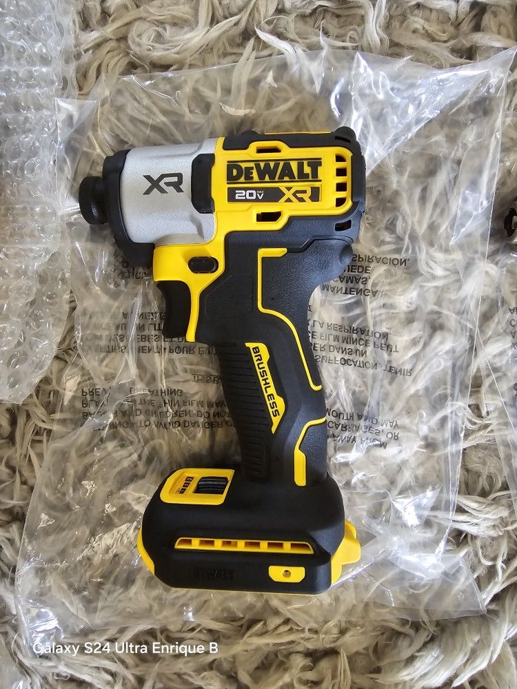 Impact Driver 20v MAX XR