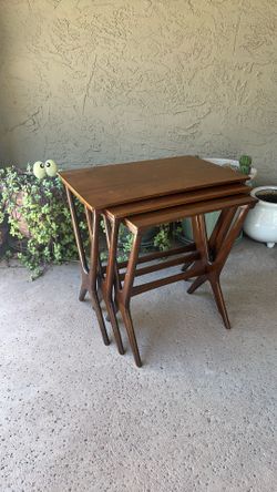 Mcm nesting tables