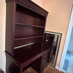 Beautiful Solid Wood Desk with Hutch – Great Quality, Minor Wear