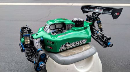 Team Associated RC8B4 Team 1/8 4WD Off-Road Nitro Buggy