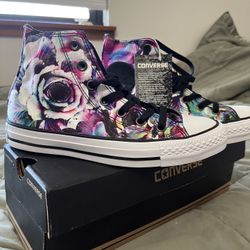 Women’s Converse Size 7 NIB