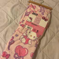 Hello Kitty Silk Touch Throw Blanket – Super Soft 