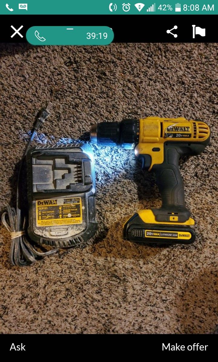 DEWALT. 1/2 DRIVE 20VOLT DRILL & BATTERY & CHARGER WORKS GREAT