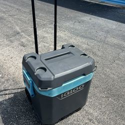 Igloo 96 Can Rolling Beach Boat Ice Chest Cooler! 