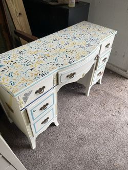 Solid Wood Retro Dresser 