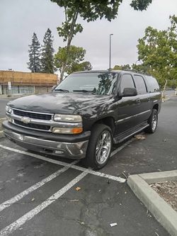 2005 Chevy suburban. 4wheel drive clean tittle needs transmission
