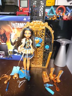 Monster High G3 Skulltimate Secrets Cleo De Nile With Case And Accessories