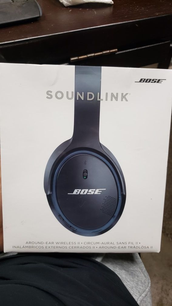Brand New Bose Soundlink Around-Ear Wireless Earphones. Premium Quality!