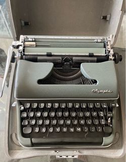 Olympia SM 3 typewriter vintage