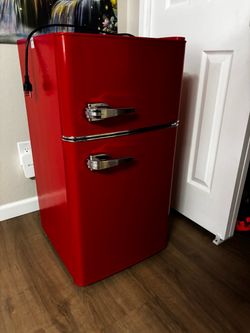 Mini fridge
