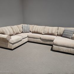 Large Sectional Sofa 💥 Free Delivery 💥 