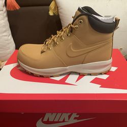 Nike Manoa Leather Boots